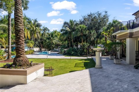 House in Pinecrest, Florida 7 bedrooms, 993.03 sq.m. № 1968897 - photo 8