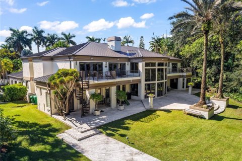 House in Pinecrest, Florida 7 bedrooms, 993.03 sq.m. № 1968897 - photo 2