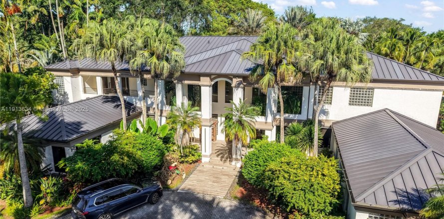 House in Pinecrest, Florida 7 bedrooms, 993.03 sq.m. № 1968897