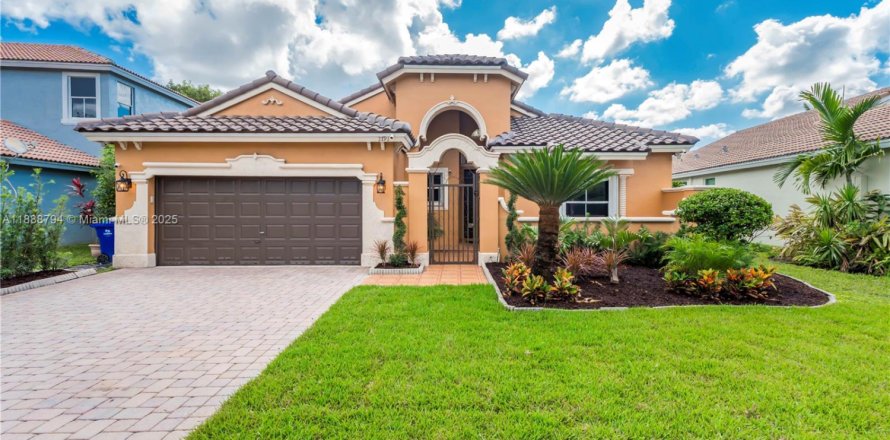 Villa ou maison à Miramar, Floride 4 chambres, 214.98 m2 № 1954024