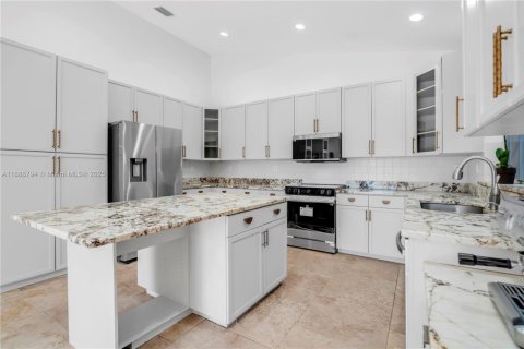 Villa ou maison à vendre à Miramar, Floride: 4 chambres, 214.98 m2 № 1954024 - photo 10