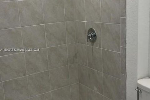 Снять в аренду таунхаус в Флорида-Сити, Флорида 3 спальни, 136.19м2, № 2035636 - фото 13