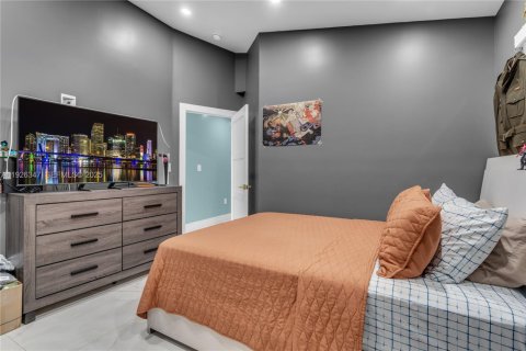 Casa en venta en Miami, Florida, 4 dormitorios, 183.39 m2 № 1985906 - foto 30
