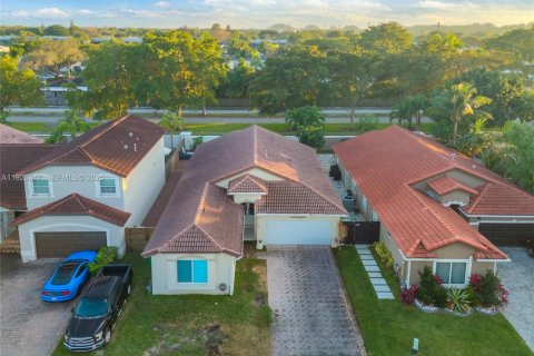 Casa en venta en Miami, Florida, 4 dormitorios, 183.39 m2 № 1985906 - foto 10