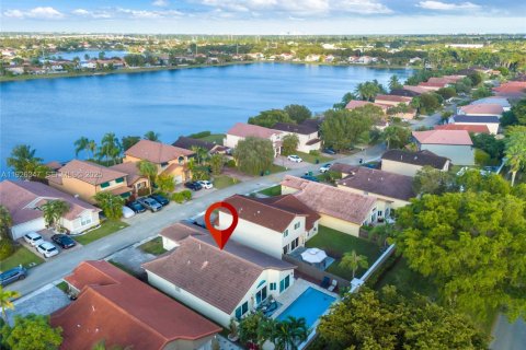 Casa en venta en Miami, Florida, 4 dormitorios, 183.39 m2 № 1985906 - foto 8