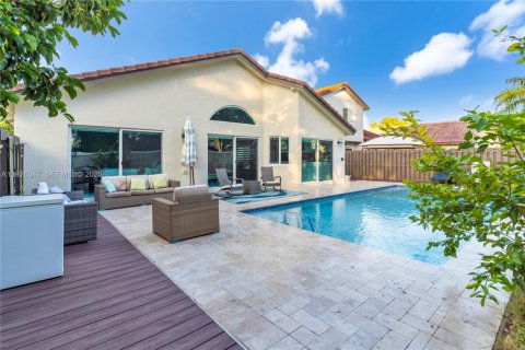 Casa en venta en Miami, Florida, 4 dormitorios, 183.39 m2 № 1985906 - foto 4