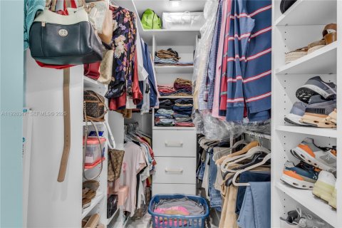 Casa en venta en Miami, Florida, 4 dormitorios, 183.39 m2 № 1985906 - foto 27