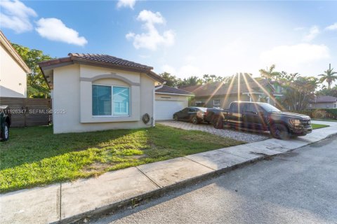 Casa en venta en Miami, Florida, 4 dormitorios, 183.39 m2 № 1985906 - foto 11