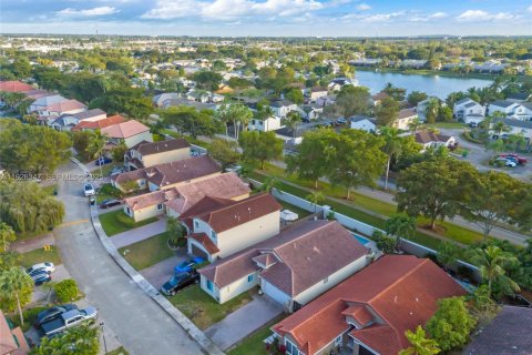 Casa en venta en Miami, Florida, 4 dormitorios, 183.39 m2 № 1985906 - foto 7