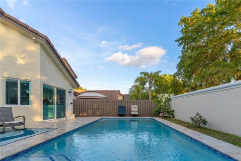 Casa en venta en Miami, Florida, 4 dormitorios, 183.39 m2 № 1985906 - foto 3