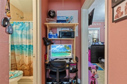 Купить виллу или дом в Майами-Гарденс, Флорида 2 спальни, 61.5м2, № 1948249 - фото 14