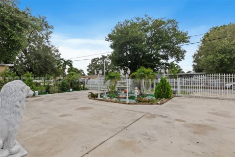 Купить виллу или дом в Майами-Гарденс, Флорида 2 спальни, 61.5м2, № 1948249 - фото 5