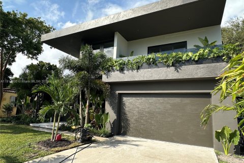 Villa ou maison à louer à Biscayne Park, Floride: 5 chambres, 351.45 m2 № 1967187 - photo 3