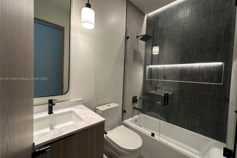 Villa ou maison à louer à Biscayne Park, Floride: 5 chambres, 351.45 m2 № 1967187 - photo 19