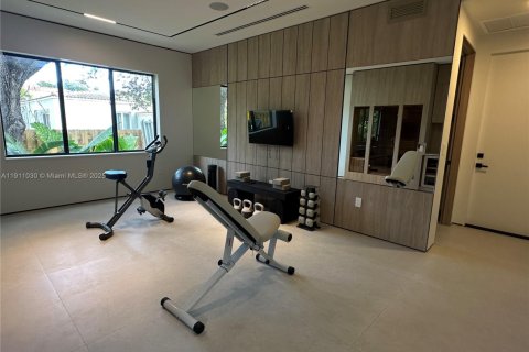 Villa ou maison à louer à Biscayne Park, Floride: 5 chambres, 351.45 m2 № 1967187 - photo 13