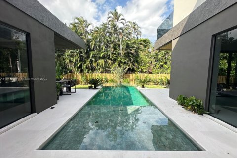 Villa ou maison à louer à Biscayne Park, Floride: 5 chambres, 351.45 m2 № 1967187 - photo 5