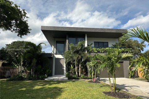 Villa ou maison à louer à Biscayne Park, Floride: 5 chambres, 351.45 m2 № 1967187 - photo 2