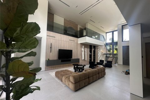 Villa ou maison à louer à Biscayne Park, Floride: 5 chambres, 351.45 m2 № 1967187 - photo 9