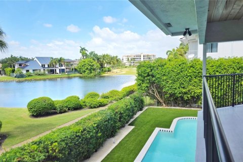 House in Boca Raton, Florida 5 bedrooms, 426.98 sq.m. № 1855025 - photo 30