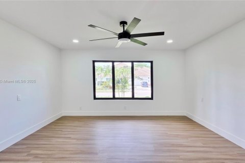 House in Boca Raton, Florida 5 bedrooms, 426.98 sq.m. № 1855025 - photo 20