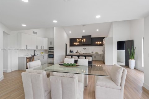 House in Boca Raton, Florida 5 bedrooms, 426.98 sq.m. № 1855025 - photo 14