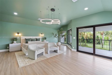 House in Boca Raton, Florida 5 bedrooms, 426.98 sq.m. № 1855025 - photo 25