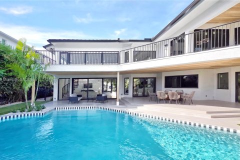 House in Boca Raton, Florida 5 bedrooms, 426.98 sq.m. № 1855025 - photo 1