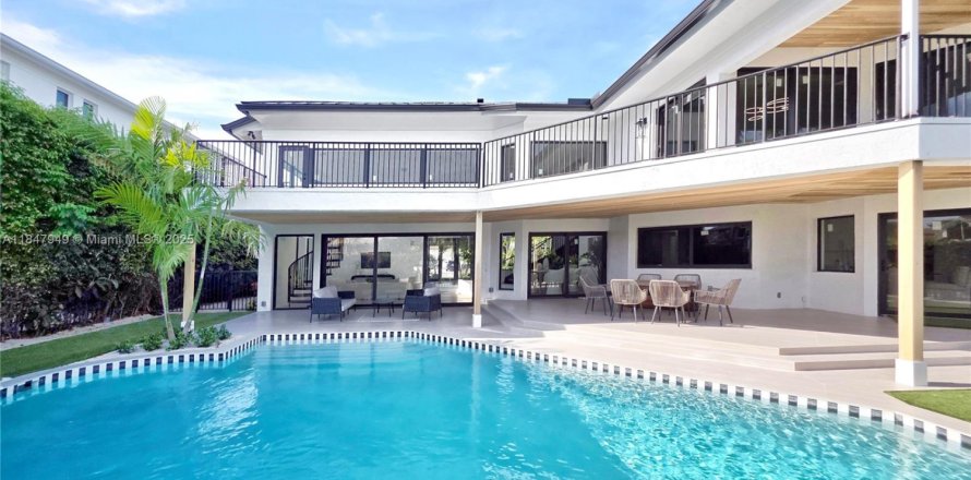 House in Boca Raton, Florida 5 bedrooms, 426.98 sq.m. № 1855025