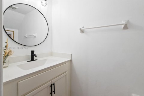 Купить таунхаус в Хайалиа, Флорида 2 спальни, 133.87м2, № 2078068 - фото 15