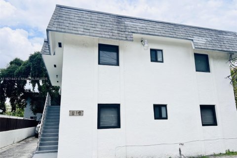 Condominio en alquiler en Miami, Florida, 2 dormitorios, 276.48 m2 № 1782056 - foto 11