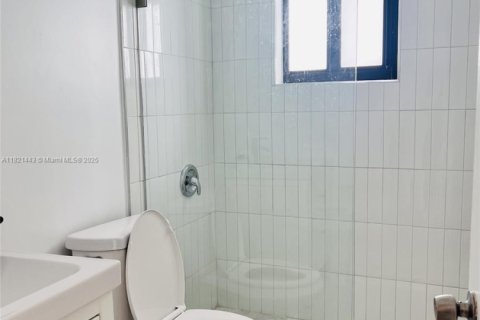 Condominio en alquiler en Miami, Florida, 2 dormitorios, 276.48 m2 № 1782056 - foto 8