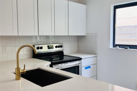 Condominio en alquiler en Miami, Florida, 2 dormitorios, 276.48 m2 № 1782056 - foto 3