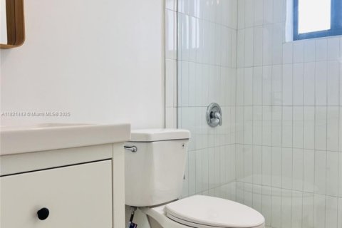 Condominio en alquiler en Miami, Florida, 2 dormitorios, 276.48 m2 № 1782056 - foto 10