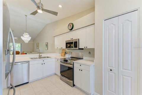 Condo in Sarasota, Florida, 2 bedrooms № 2100032 - photo 9