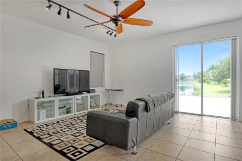 Casa en venta en Orlando, Florida, 4 dormitorios, 182.09 m2 № 1913783 - foto 9