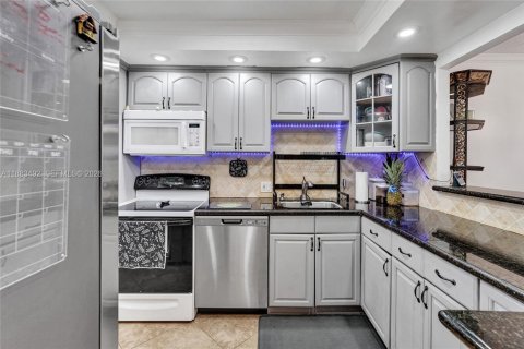 Condominio en Pompano Beach, Florida, 3 dormitorios № 2087029