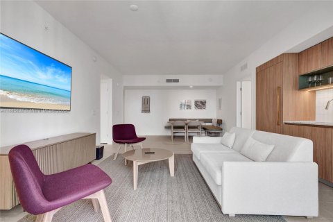Condo in Miami, Florida, 2 bedrooms  № 1946835 - photo 11