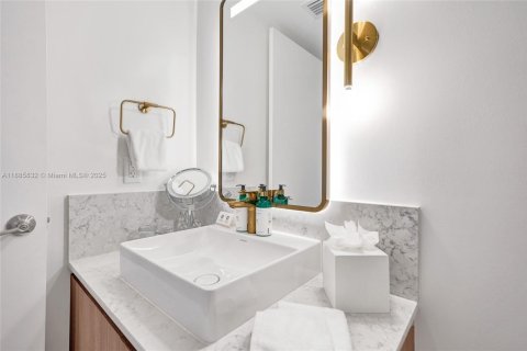 Condo in Miami, Florida, 2 bedrooms  № 1946835 - photo 29