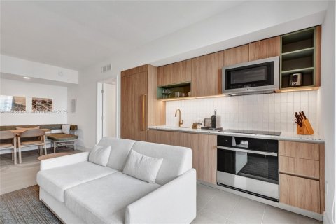 Condo in Miami, Florida, 2 bedrooms  № 1946835 - photo 17
