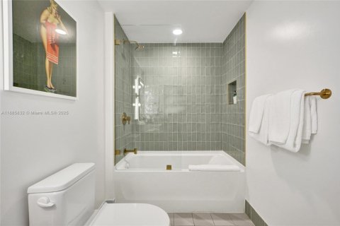 Condo in Miami, Florida, 2 bedrooms  № 1946835 - photo 28