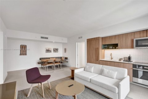 Condo in Miami, Florida, 2 bedrooms  № 1946835 - photo 10