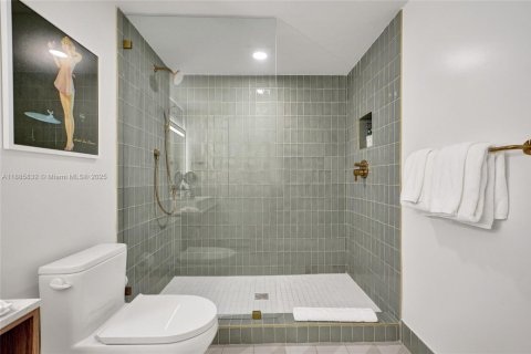 Condo in Miami, Florida, 2 bedrooms  № 1946835 - photo 23