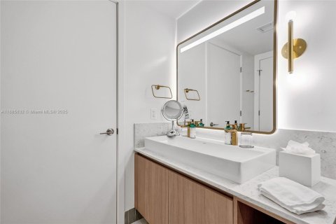 Condo in Miami, Florida, 2 bedrooms  № 1946835 - photo 24