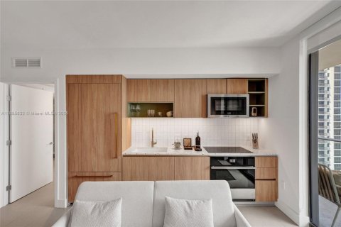 Condo in Miami, Florida, 2 bedrooms  № 1946835 - photo 13
