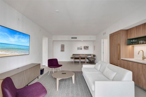 Condo in Miami, Florida, 2 bedrooms  № 1946835 - photo 12