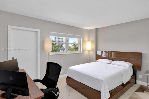 Condo in Fort Lauderdale, Florida, 2 bedrooms № 2403808 - photo 11