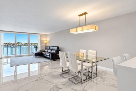 Condo in Fort Lauderdale, Florida, 2 bedrooms  № 2403808