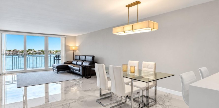 Condo in Fort Lauderdale, Florida, 2 bedrooms № 2403808