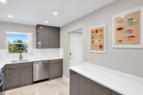 Condo in Fort Lauderdale, Florida, 2 bedrooms № 2403808 - photo 7