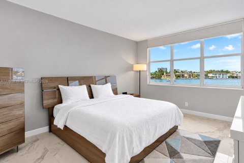 Condo in Fort Lauderdale, Florida, 2 bedrooms № 2403808 - photo 9